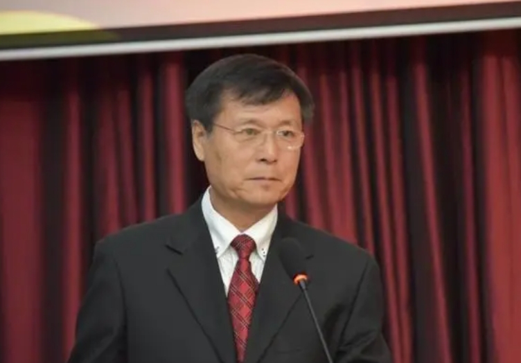 姜天恩是珠海双喜电器有限公司的董事长.png